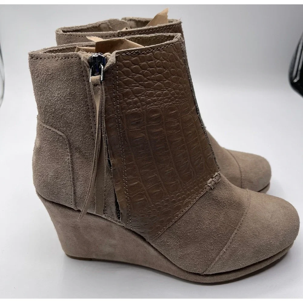 TOMS Desert Wedge Taupe‎ Suede Croc Embossed Ankle Boots 6.5 300515